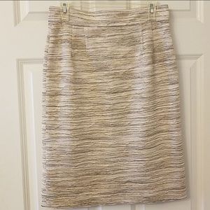 $139. Isabel & Nina size 4 Dainty‎ and Elegant